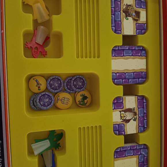 Ravensburger Labyrinth Junior Board Game Classic Maze Ages 5-8 Castle Fun - Picture 5 of 5